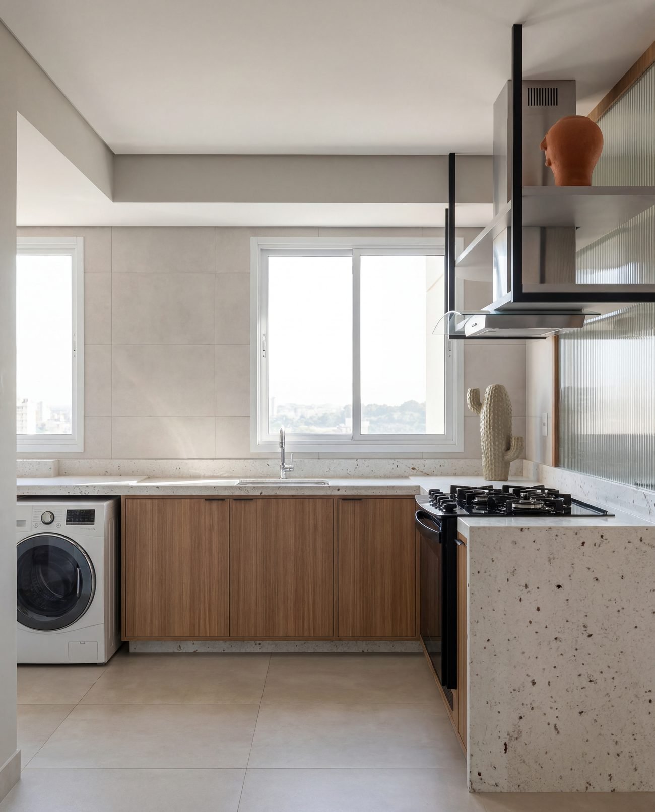 Ambiente integrado do Apartamento J&F com curadoria de materiais naturais